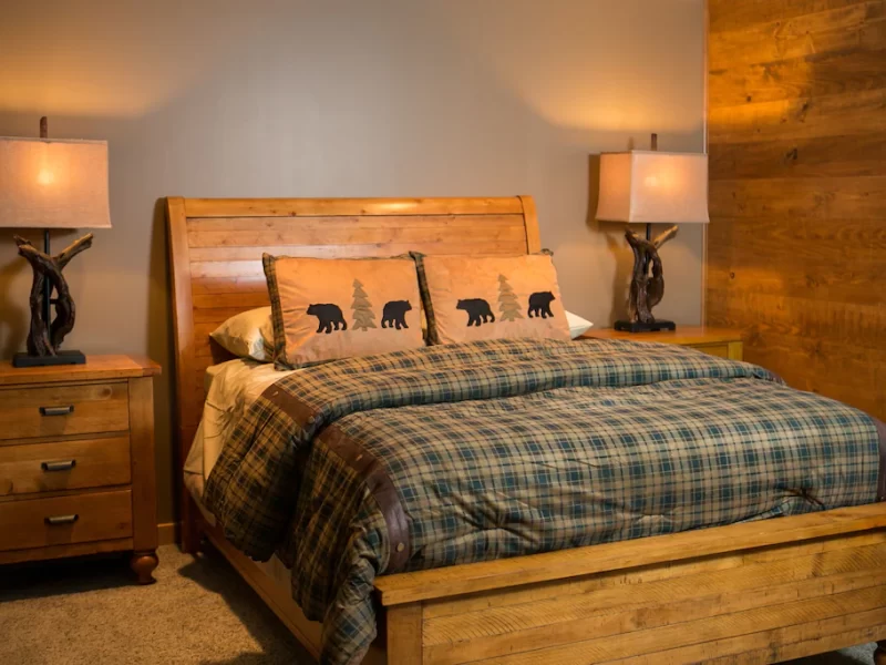 bedroom-luxury log cabin