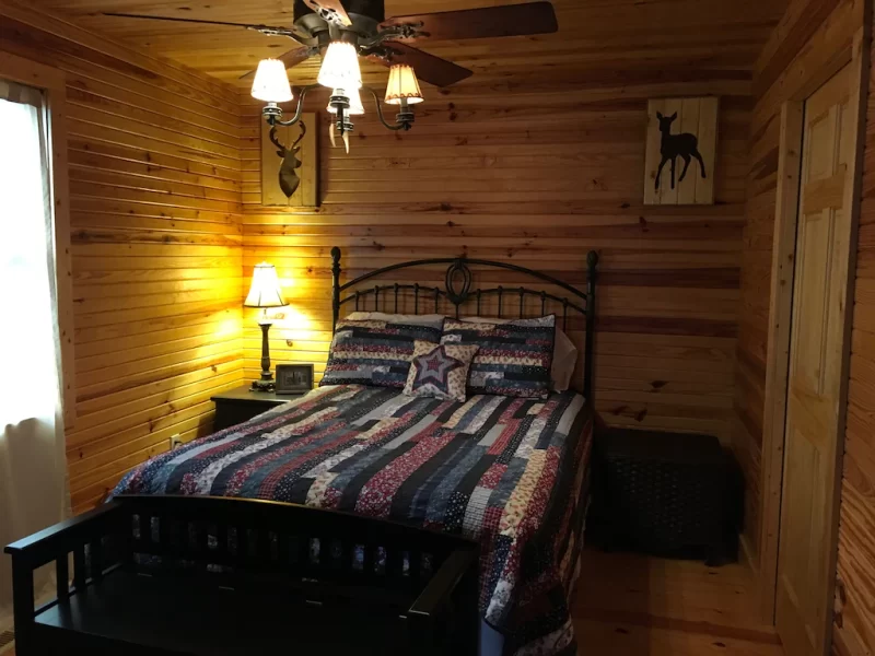 peace and quiet cabin bedroom