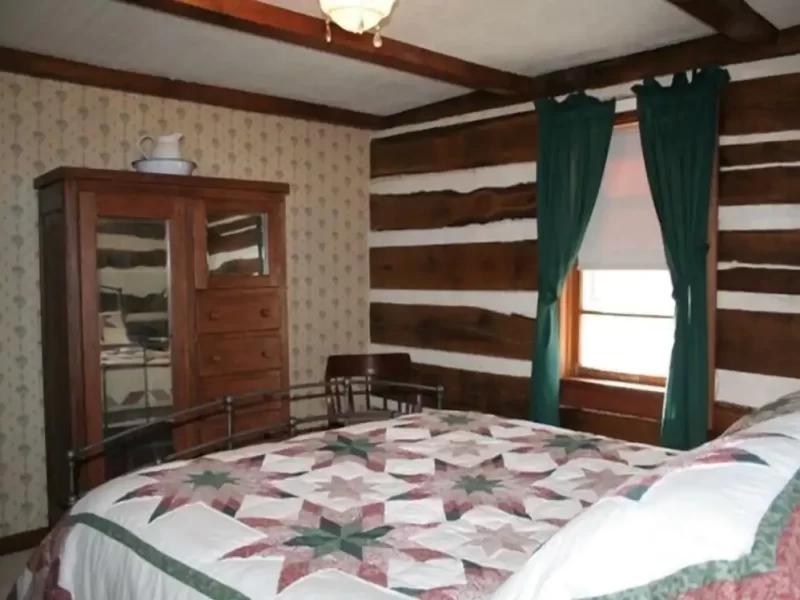 hill cabin bedroom